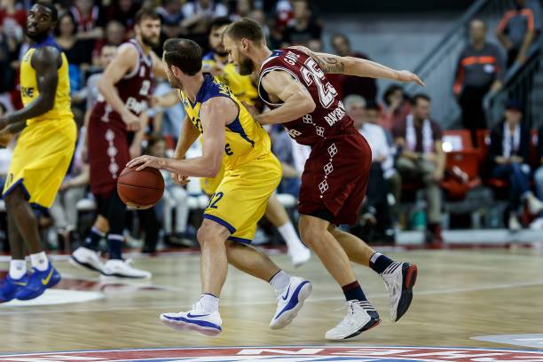 表现同样出 表现同样出