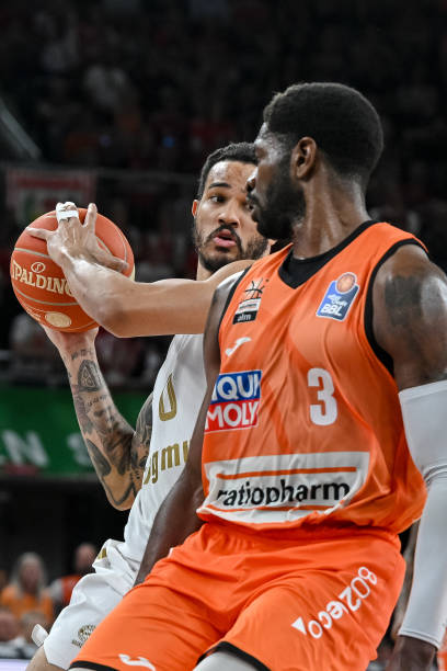 右战局的 右战局的